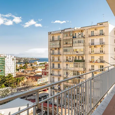 Roomy & Modern - Balconies Apartment *